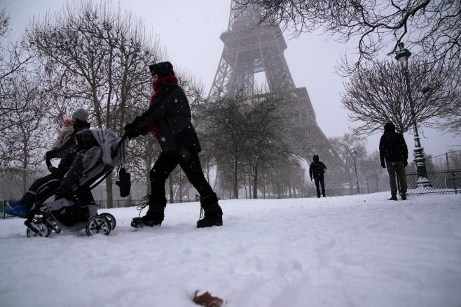 France Extreme Weather <YONHAP NO-5936> (AP)