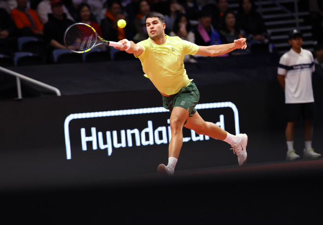 경기 펼치는 알카라스<YONHAP NO-3635>