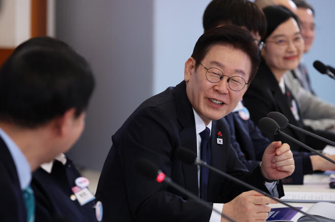 질문하는 이재명 대통령<YONHAP NO-4208>