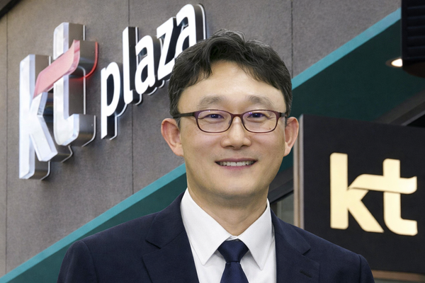 박윤영 KT 사장 후보가 개인정보보호위원회가 발표할 과징금 규모에 촉각을 곤두세우고 있다. ⓒ허프포스트코리아