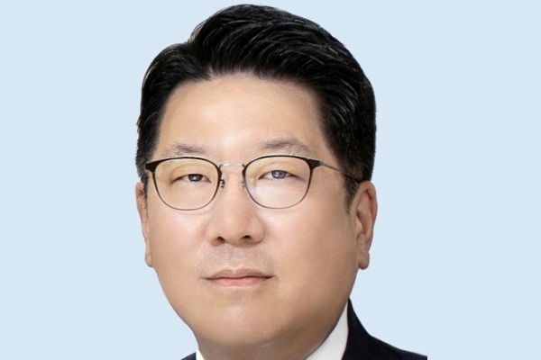 정지선 현대백화점그룹 회장이 불확실성에 놓인 경영환경에서 체질강화를 우선 과제로 삼고 지속 가능한 경영기반을 확립할 것을 주문했다. ⓒ현대백화점