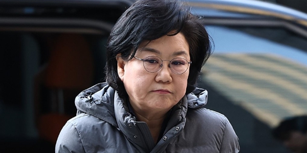 한국갤럽이 9일 발표한 여론조사에서 이혜훈 기획예산처 장관 임명이 부적합하다가 47%, 적합하다는 16%로 집계됐다. 이혜훈 기획예산처 장관 후보자가 8일 서울 중구 예금보험공사에 마련된 인사청문회 준비 사무실로 출근하며 취재진의 질문을 듣고 있다.  ⓒ연합뉴스
