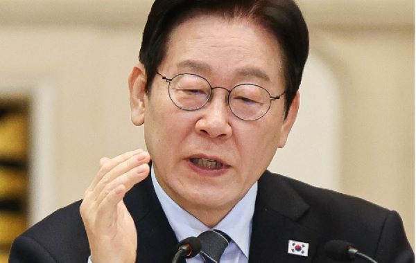중국을 국빈방문 중인 이재명 대통령이 7일(현지시각) 중국 상하이의 한 호텔에서 열린 순방 기자단 오찬 간담회에서 발언하고 있다. ⓒ연합뉴스
