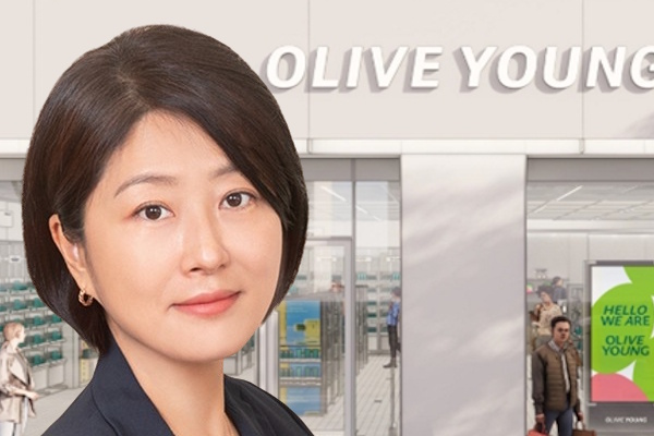 이선정 CJ올리브영 대표이사가 CJ올리브영의 MD큐레이션 강점을 살려 미국 시장에 진출에 나선다. CJ올리브영은 올해 5월 미국 로스앤젤레스 패서디나에 미국 1호 점포를 연다. ⓒ그래픽 허프포스트코리아