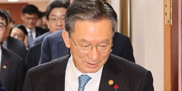 정성호 법무부 장관이 13일 서울 종로구 정부서울청사에서 열린 국무회의에 참석하고 있다. ⓒ연합뉴스