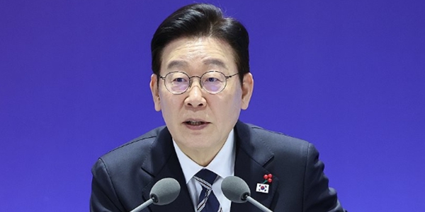 이재명 대통령이 22일 울산전시컨벤션센터에서 열린 '울산의 마음을 듣다' 타운홀미팅 간담회에서 발언하고 있다. ⓒ연합뉴스