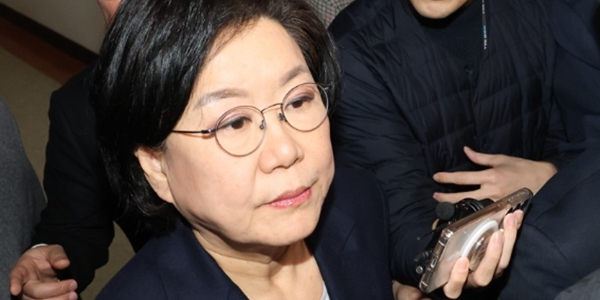 이혜훈 기획예산처 장관 후보자가 19일 국회에서 열릴 예정인 인사청문회를 앞두고 대기하면서 취재진의 질문을 받고 있다. ⓒ연합뉴스