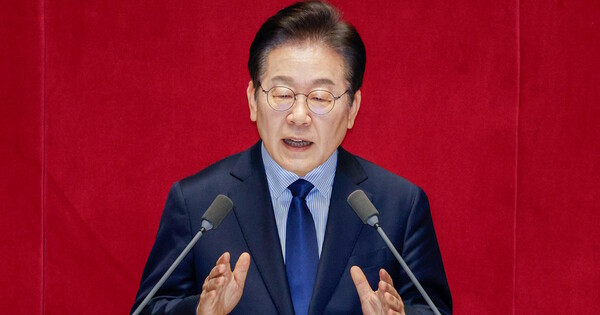 이재명 대통령이 더불어민주당 대표 시절인 2025년 2월10일 서울 여의도 국회 본회의장에서 '회복과 성장'을 주제로 제422회 국회(임시회) 교섭단체 대표연설을 하고 있다. ⓒ 뉴스1