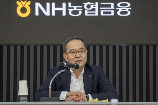 이찬우 NH농협금융지주 회장이 26일 경기 고양 소재 NH인재원에서 열린 '2026년 신년 NH농협금융 경영전략회의'에서 이야기하고 있다. ⓒNH농협금융지주
