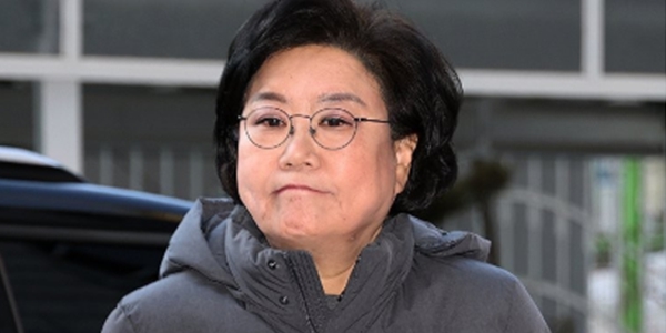 이혜훈 기획예산처 장관 후보자가 6일 서울 중구 예금보험공사에 마련된 인사청문회 준비 사무실로 출근하며 취재진의 질문을 듣고 있다. ⓒ연합뉴스