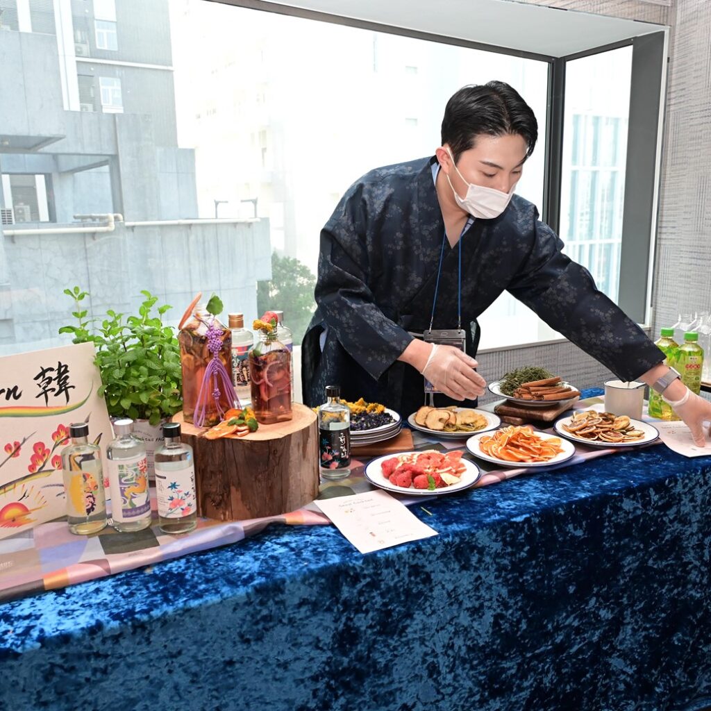 전통 주류와 맞는 안주류를 연출하고 있다. / 본인제공