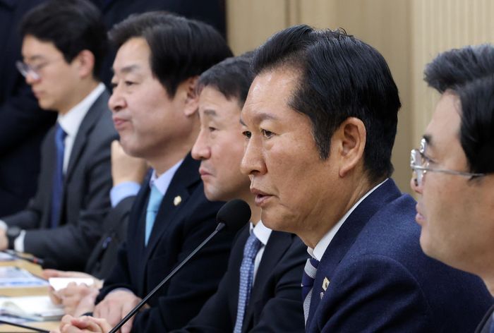 더불어민주당 정청래 대표가 14일 충남 서산 축산종합센터에서 열린 민생현장 최고위원회의에서 발언하고 있다. ⓒ연합뉴스