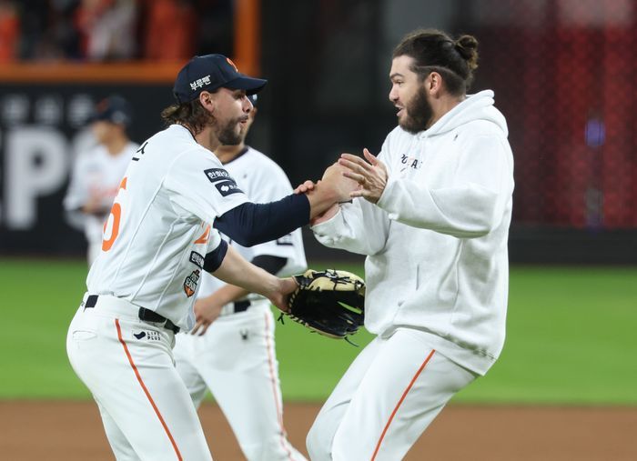 한화 이글스의 한국시리즈 진출 이끌었던 폰세와 와이스. ⓒ 뉴시스