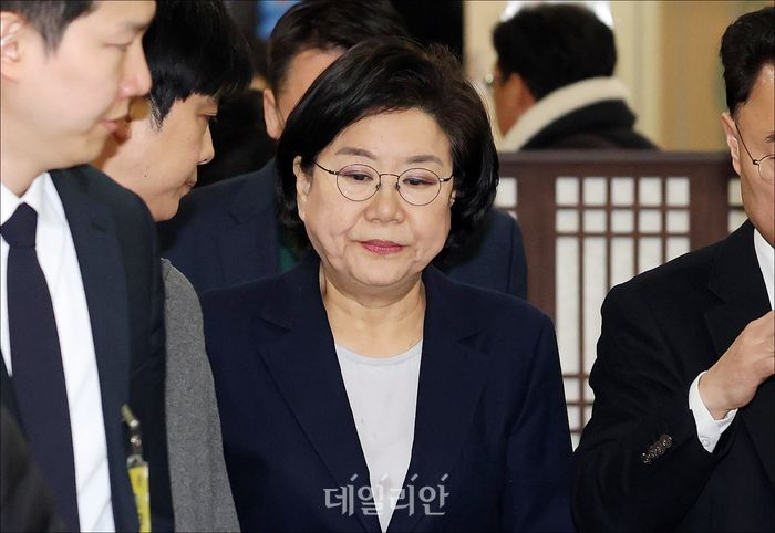 이혜훈 기획예산처 장관 후보자가 지난 19일 서울 여의도 국회에서 인사청문회 대기장소로 이동하고 있다. ⓒ데일리안 홍금표 기자
