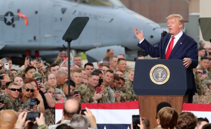 지난 2019년 6월 주한미군 오산공군기지에서 장병을 격려하는 도널드 트럼프 당시 미국 대통령. ⓒ AP=연합뉴스