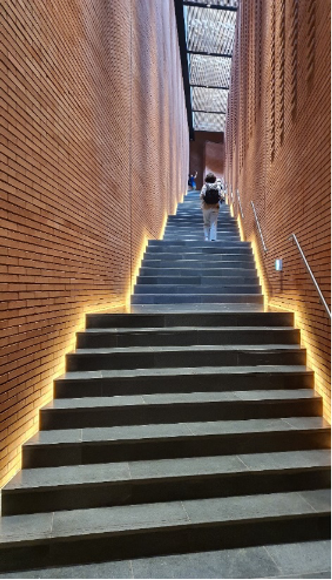 ⓒ2층 대성전으로 올라가는 계단