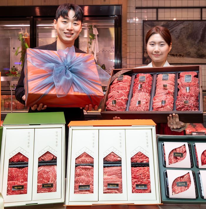 서울 강남구에 위치한 현대백화점 무역센터점에서 직원들이 