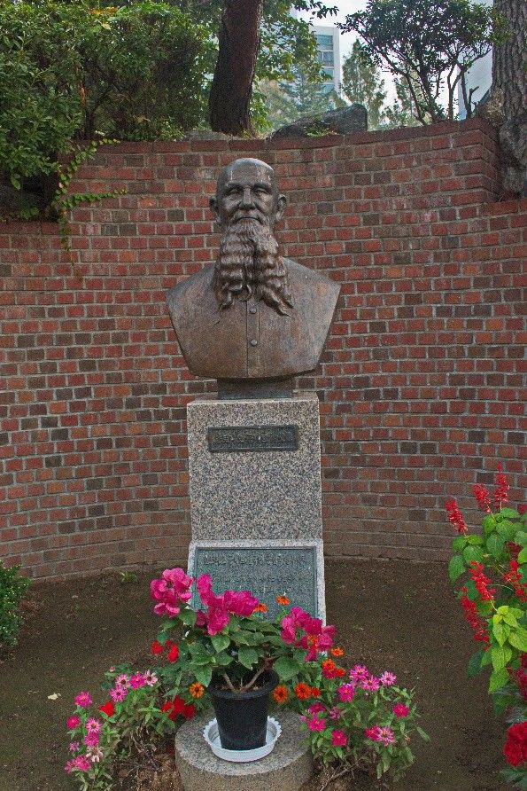 ⓒ초대 주임인 앙투안 공베르(한국명: 공안국)신부님 흉상