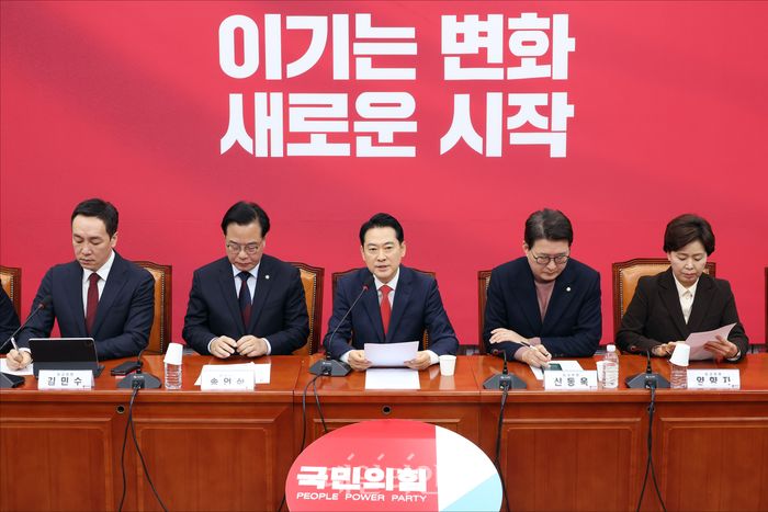 장동혁 국민의힘 대표가 지난 15일 오전 국회에서 열린 국민의힘 최고위원회의에서 모두발언을 하고 있다. ⓒ데일리안 홍금표 기자