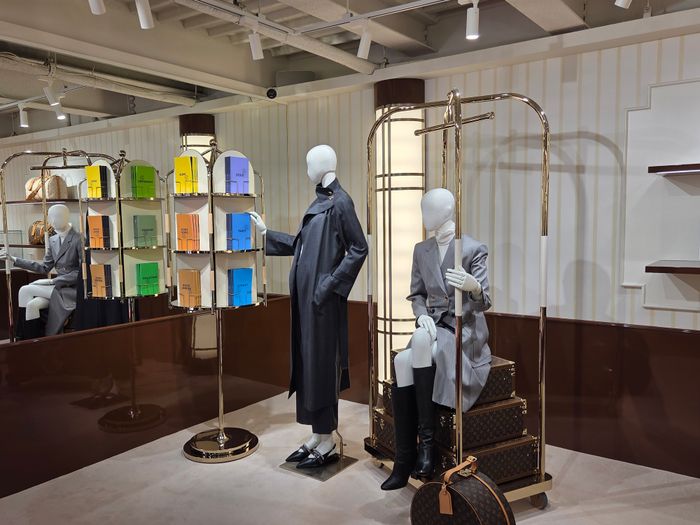 도산 스토어 1층에는 여행의 시작과 끝을 함께하는 ‘키폴(Keepall)