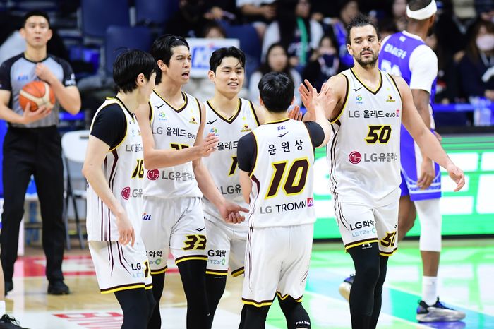 선두로 전반기를 마친 창원LG. ⓒ KBL