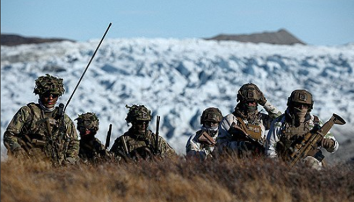 19일 그린란드에서 덴마크 병사들이 훈련하고 있다. ⓒ로이터/연합뉴스