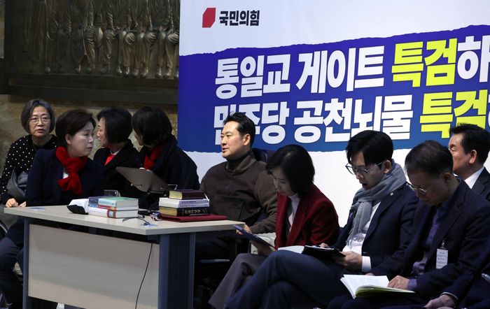 장동혁 국민의힘 대표가 지난 16일 오후 국회본청 로텐더홀에서 