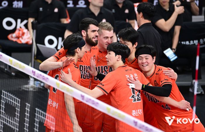 홈에서 연패를 탈출한 OK저축은행. ⓒ 한국배구연맹