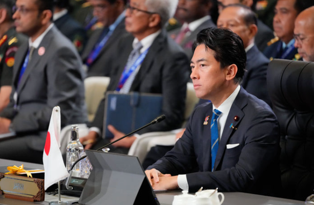 고이즈미 신지로 일본 방위상이 지난 1일 말레이시아 쿠알라룸푸르에서 동남아시아국가연합(ASEAN) 국방장관회의에 참석했다. ⓒAP/뉴시스