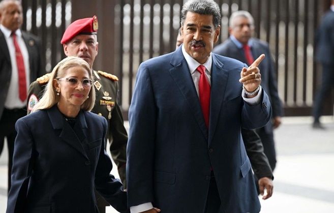 지난해 8월 니콜라스 마두로(오른쪽) 베네수엘라 대통령과 부인 실리아 플로레스. ⓒ AFP/연합뉴스