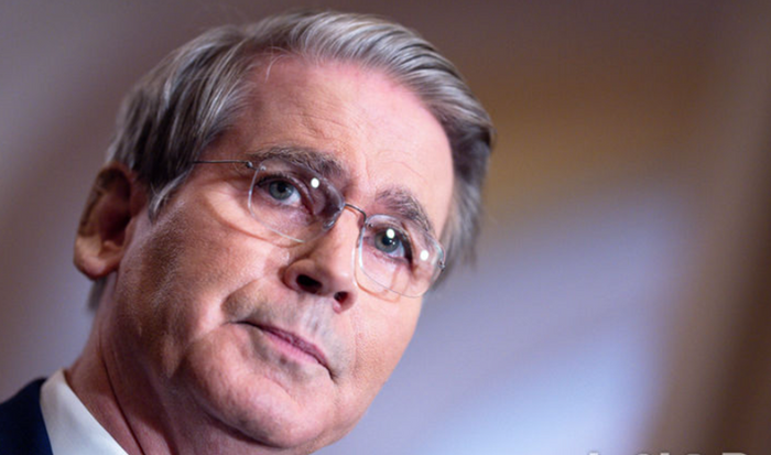 스콧 베선트 미국 재무장관이 지난해 7월 4일 미국 국회의사당에서 취재진 질문에 답하고 있다. ⓒAP/뉴시스