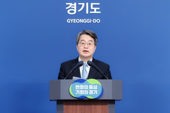 김동연 경기도지사가 14일 서울 시내버스 파업과 관련해 기자회견을 열고 있다.ⓒ