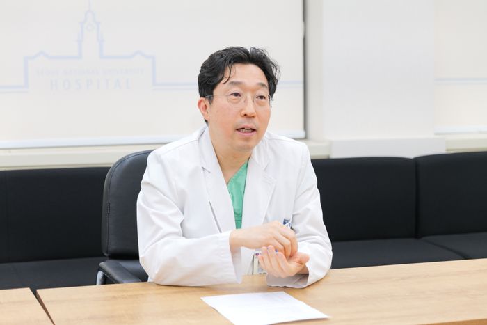 김정훈 서울대병원 소아안과 교수가 데일리안과 인터뷰를 진행하고 있다. ⓒ서울대병원