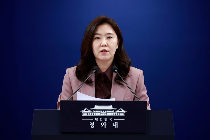 강유정 대변인이 12일 청와대에서 캄보디아 성착취 스캠조직 검거 관련 브리핑을 하고 있다. ⓒ뉴시스