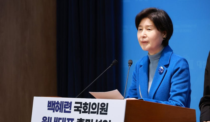 더불어민주당 백혜련 의원이 2일 국회 소통관에서 원내대표 보궐선거 출마를 선언하고 있다. ⓒ연합뉴스