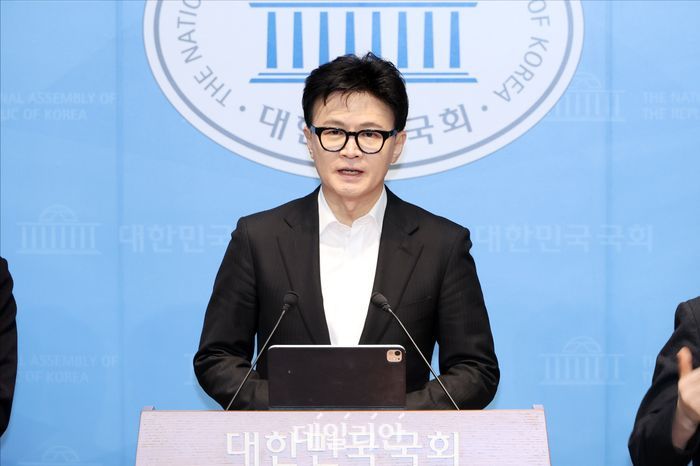한동훈 국민의힘 전 당대표가 지난 14일 국회 소통관 기자회견장에서 국민의힘 중앙윤리위원회의 제명 처분과 관련해 입장을 밝히고 있다. ⓒ데일리안 홍금표 기자