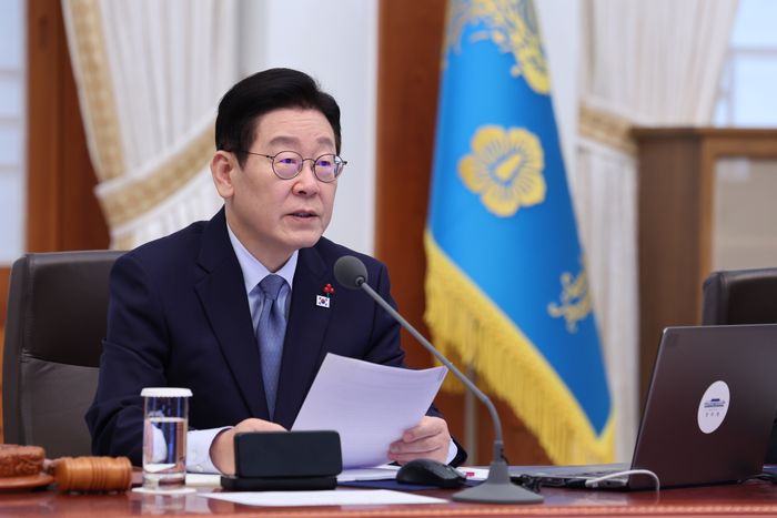 이재명 대통령이 15일 청와대에서 열린 수석보좌관회의에서 발언하고 있다. ⓒ연합뉴스