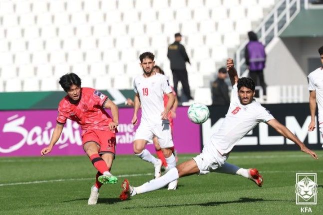 슈팅을 시도하는 김태원. ⓒ 대한축구협회