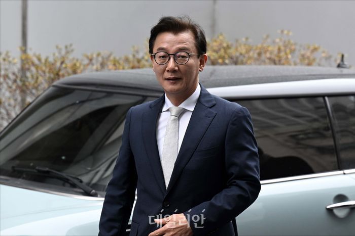 통일교로부터 금품을 수수했다는 의혹을 받고 있는 전재수 전 해양수산부 장관이 지난해 12월 19일 서울 서대문구 경찰청 국가수사본부에서 소환조사에 출석하고 있다. ⓒ데일리안 홍금표 기자