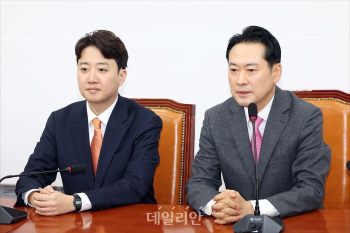 장동혁 국민의힘 대표가 13일 오전 국회에서 이준석 개혁신당 대표와 가진 회동에서 발언을 하고 있다. ⓒ데일리안 홍금표 기자