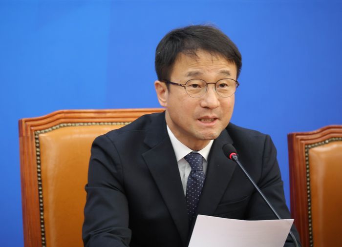 더불어민주당 한병도 원내대표가 13일 국회에서 열린 원내대책회의에서 발언하고 있다. ⓒ연합뉴스