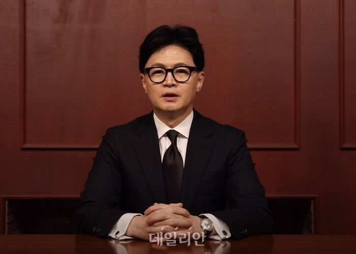 국민의힘 한동훈 전 대표가 지난 18일 페이스북에 자신에 대한 당의 징계 추진과 관련한 입장을 밝히는 영상을 올렸다. ⓒ 한동훈 페이스북 영상 캡처=데일리안 DB