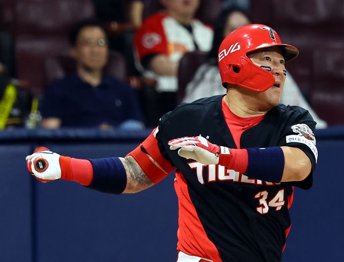 KIA 시절의 최형우는 베테랑 선수에 대한 비FA다년계약의 모범 사례로 손꼽힌다. ⓒ 뉴시스