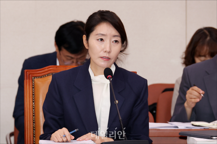 강선우 여성가족부 장관 후보자가 지난 7월 14일 열린 국회 여성가족위원회 여성가족부 장관 후보자 인사청문회에서 질의에 답변하고 있다. ⓒ데일리안 홍금표 기자