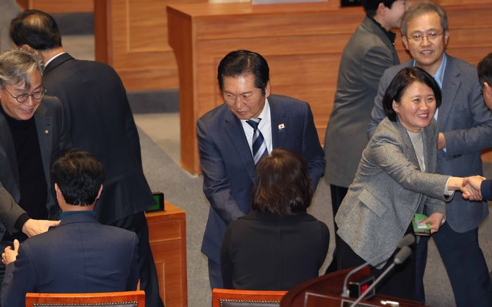 정청래 더불어민주당 대표가 지난 16일 오후 열린 국회 본회의에서 이른바 