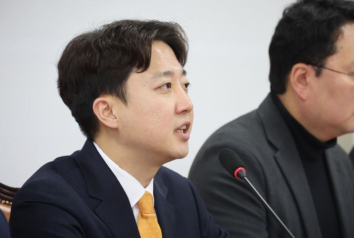 이준석 개혁신당 대표가 22일 오전 국회에서 열린 최고위원회의에서 발언을 하고 있다. ⓒ뉴시스