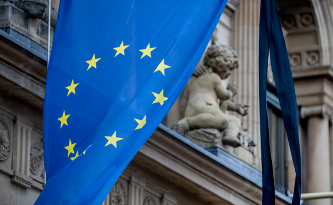 독일 프랑크푸르트에 걸려있는 유럽연합(EU) 깃발. ⓒAP/뉴시스