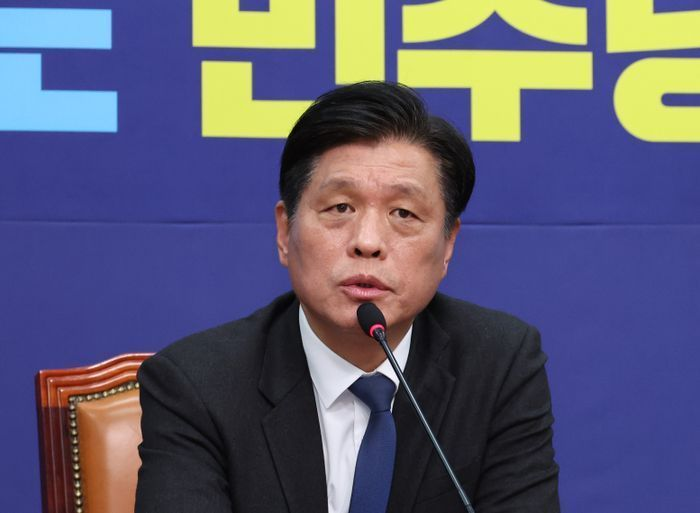 조승래 더불어민주당 사무총장이 지난달 30일 오전 국회에서 당무 현안 관련 기자간담회를 하고 있다. ⓒ뉴시스