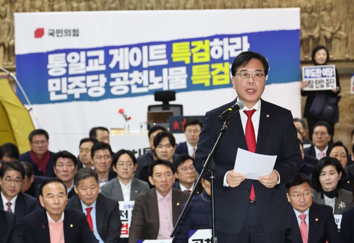 송언석 국민의힘 원내대표가 19일 국회 로텐더홀에서 열린 