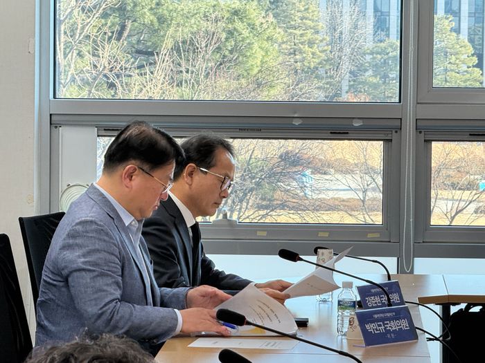 더불어민주당 디지털자산 TF 2차 회의가 열린 28일 강준현 더불어민주당 의원, 박민규 더불어민주당 의원이 참석했다. ⓒ데일리안 황지현 기자